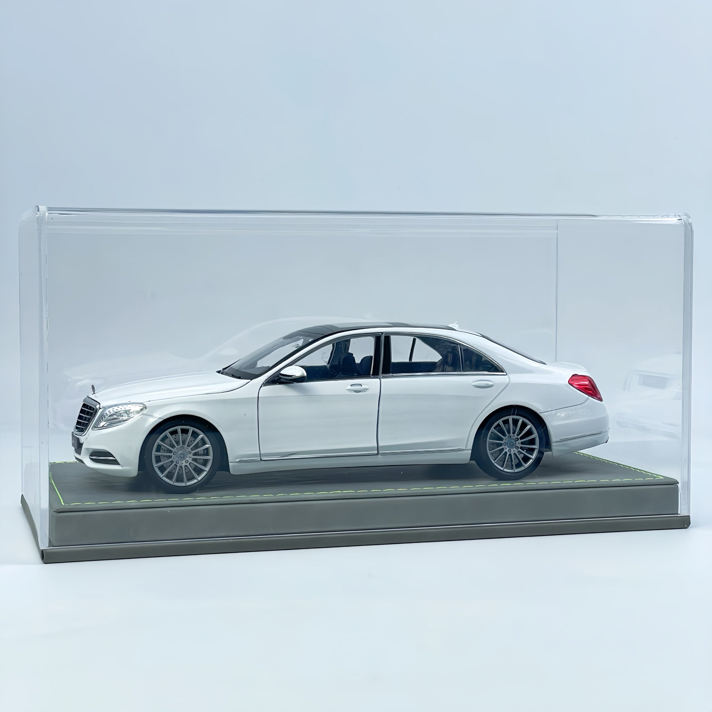 Custom License Plate 1:24 Mercedes-Benz S-Class Simulation Alloy Car Model